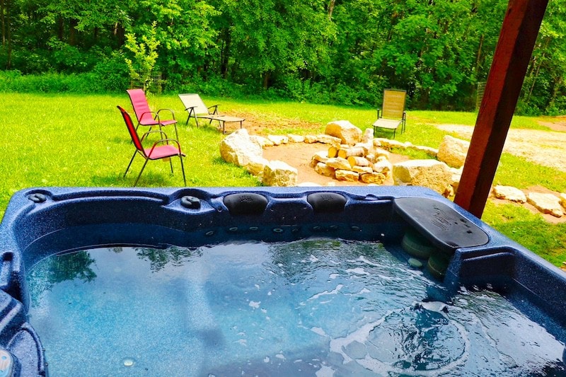 Timber ridge Cabin W/ outdoor HOT TUB