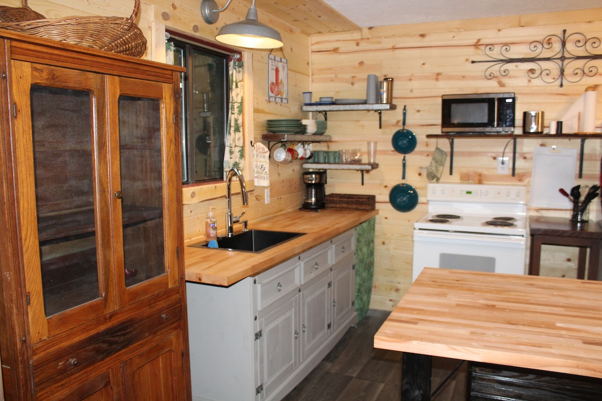 Buffalo Point cabin sleeps 6