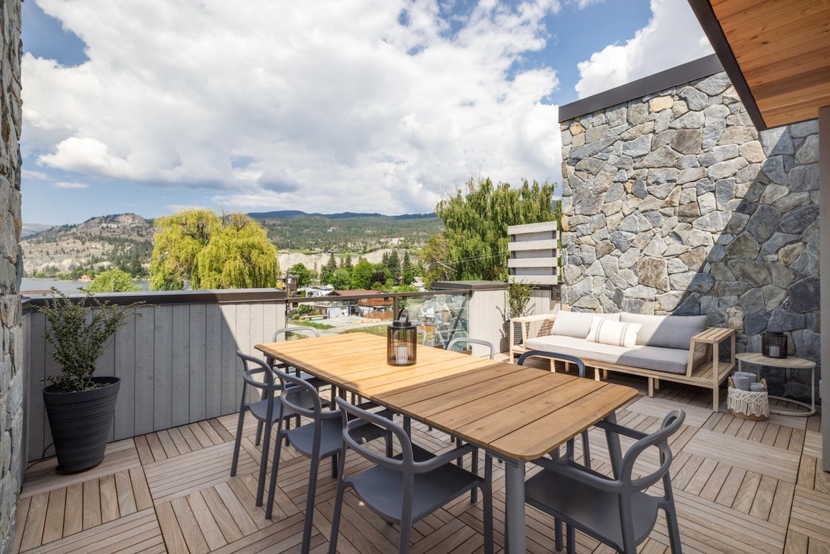 Lakefront Home with Roof Deck