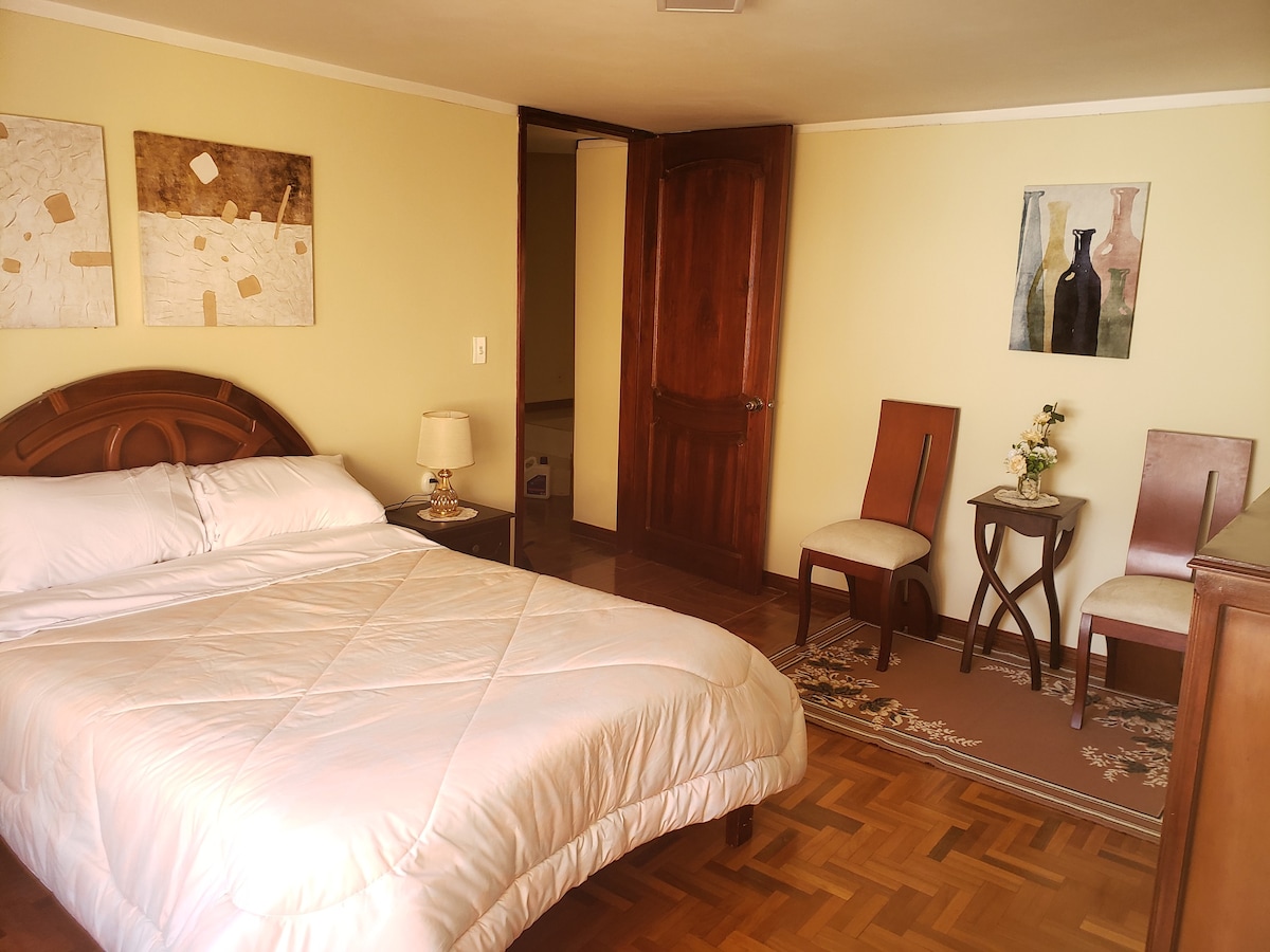 Large and quiet apartment close to Quito