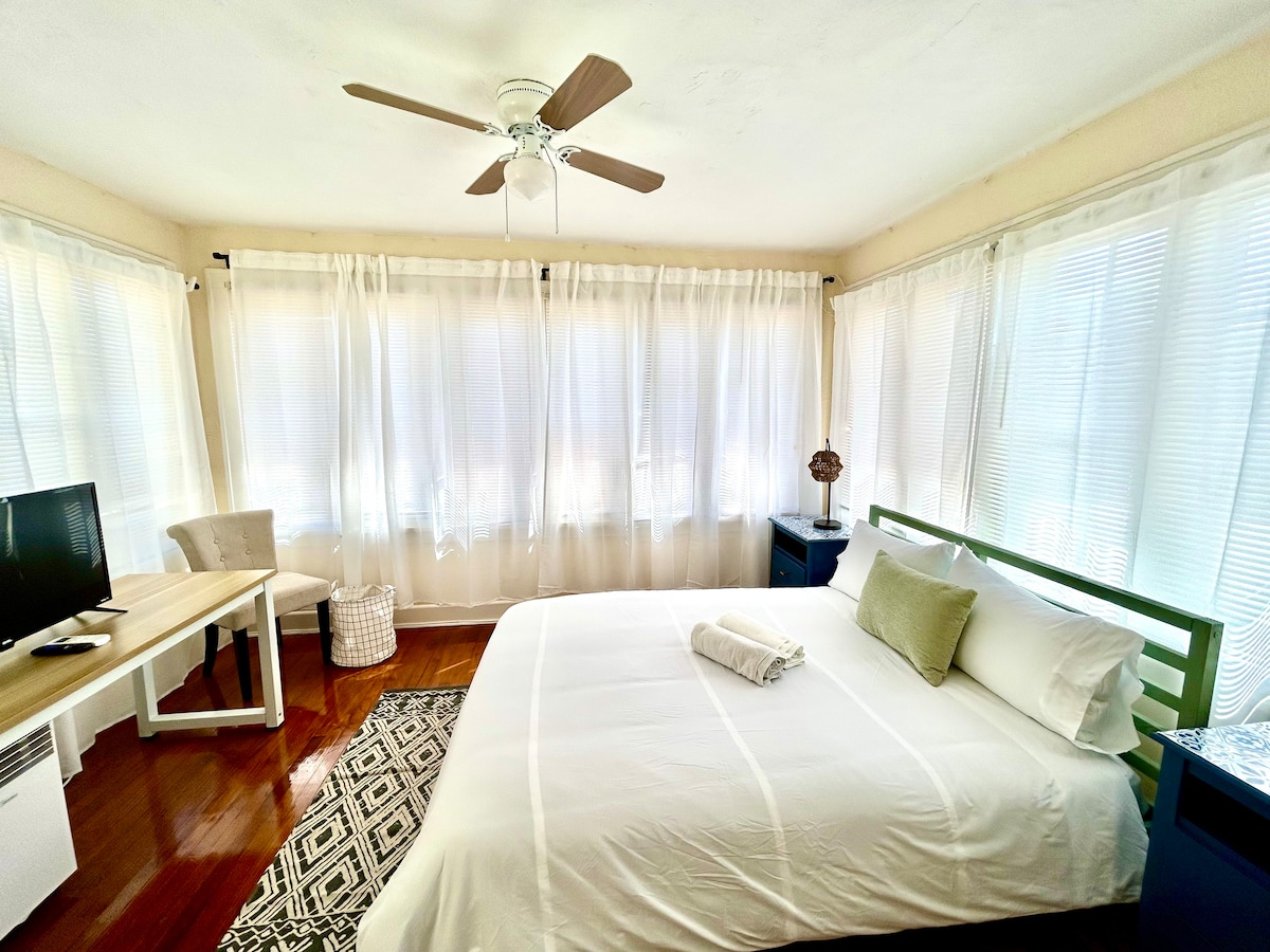 Cozy Room, Downtown West Palm Beach, Near Beach
