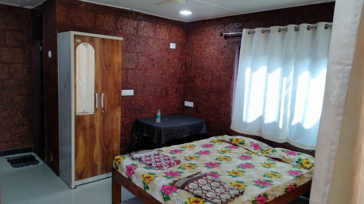Deluxe Room At Ankur Palace - EP