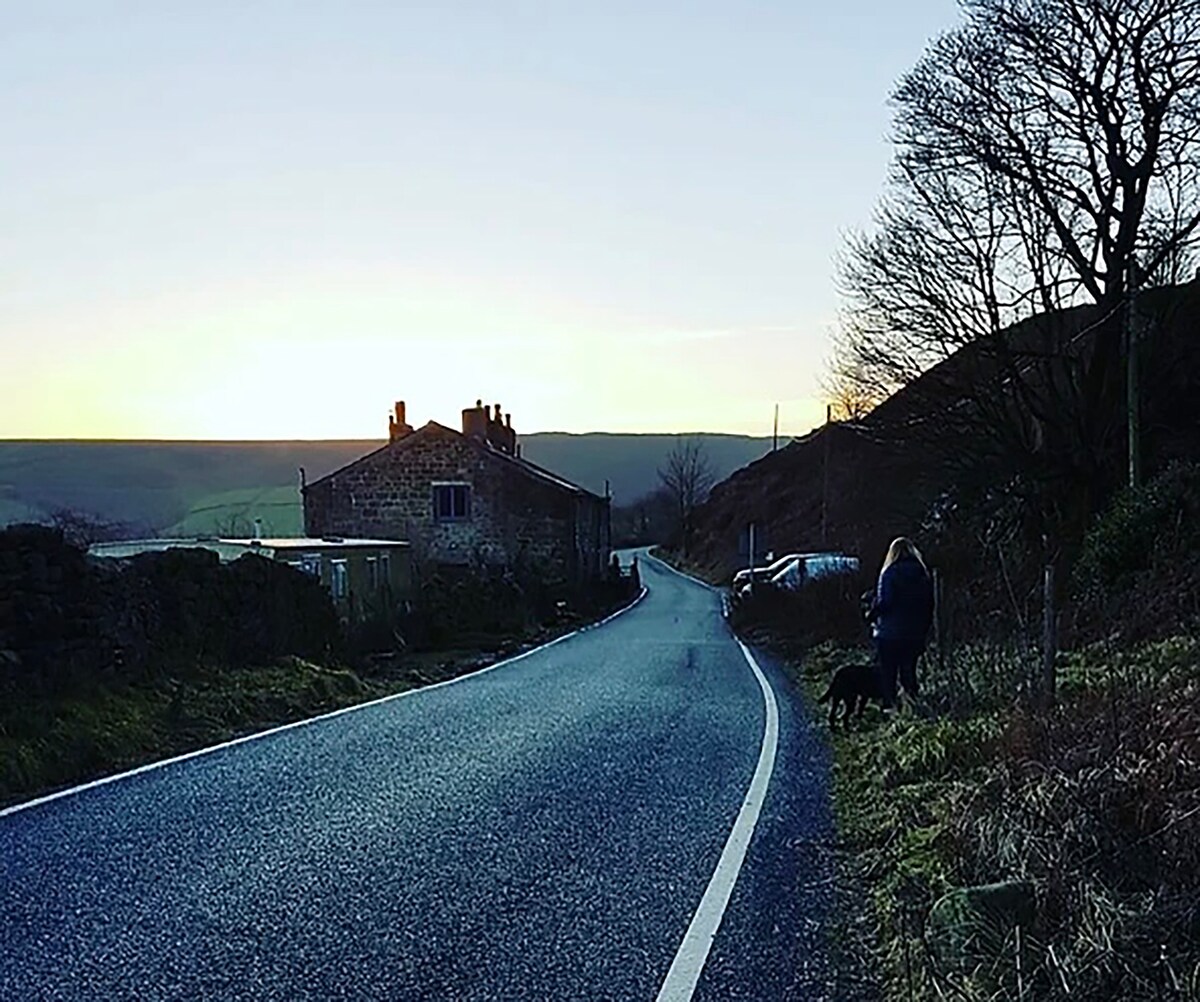 Weavers Cottage Hideaway With Spectacular Views!