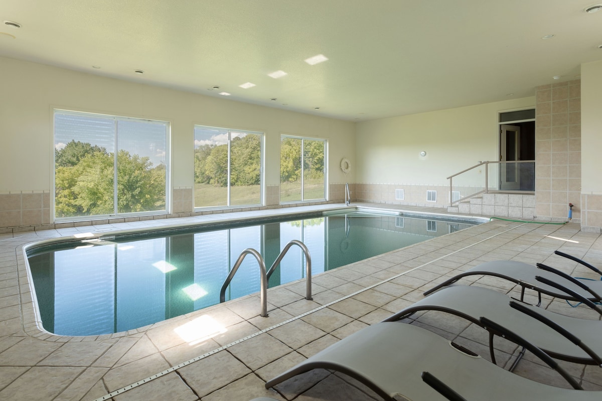 Indoor Pool with Golf Simulator on the Crow River!