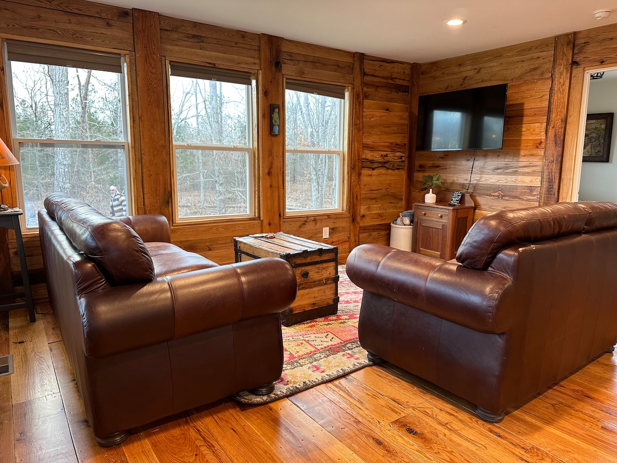 Peaceful-Cabin on 44 Wooded acres, Creek