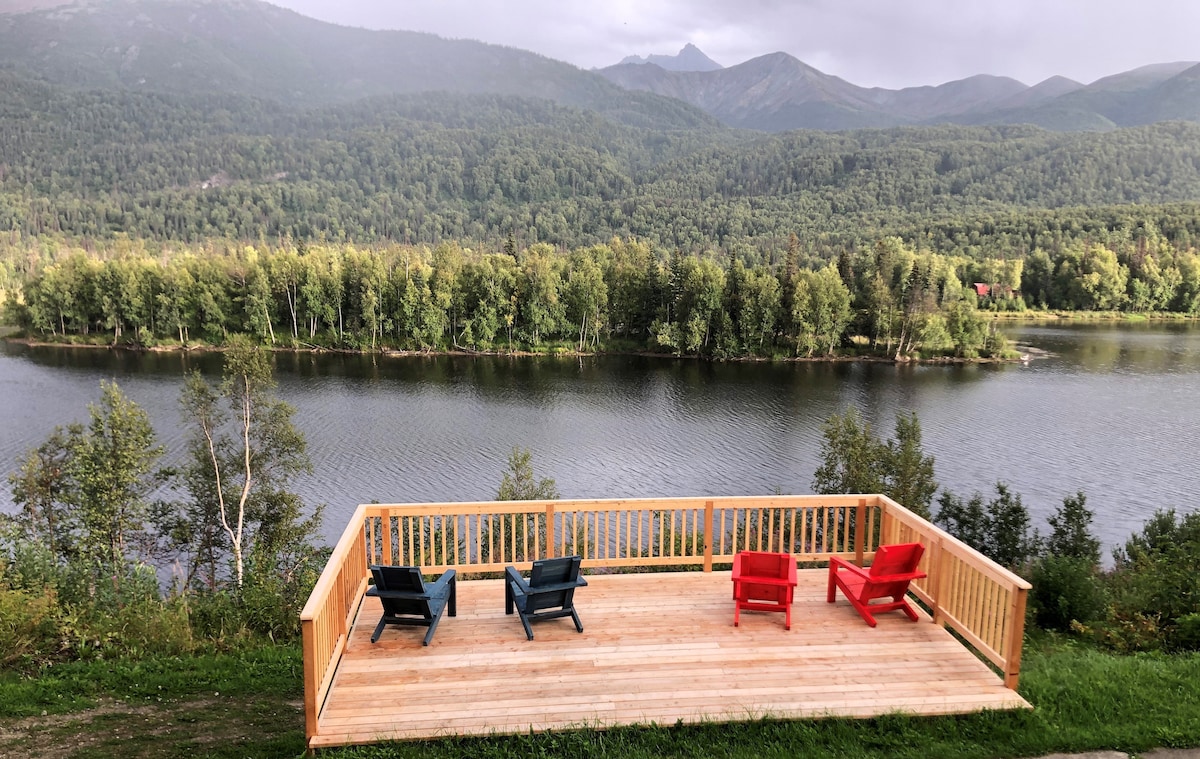 Beautiful Lakefront Chalet - WOW