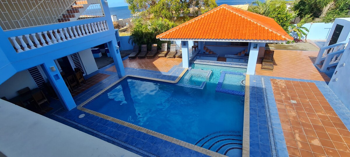 Villa with Large private pool and beach access