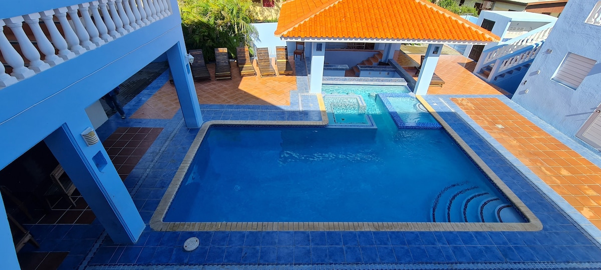 Villa with Large private pool and beach access