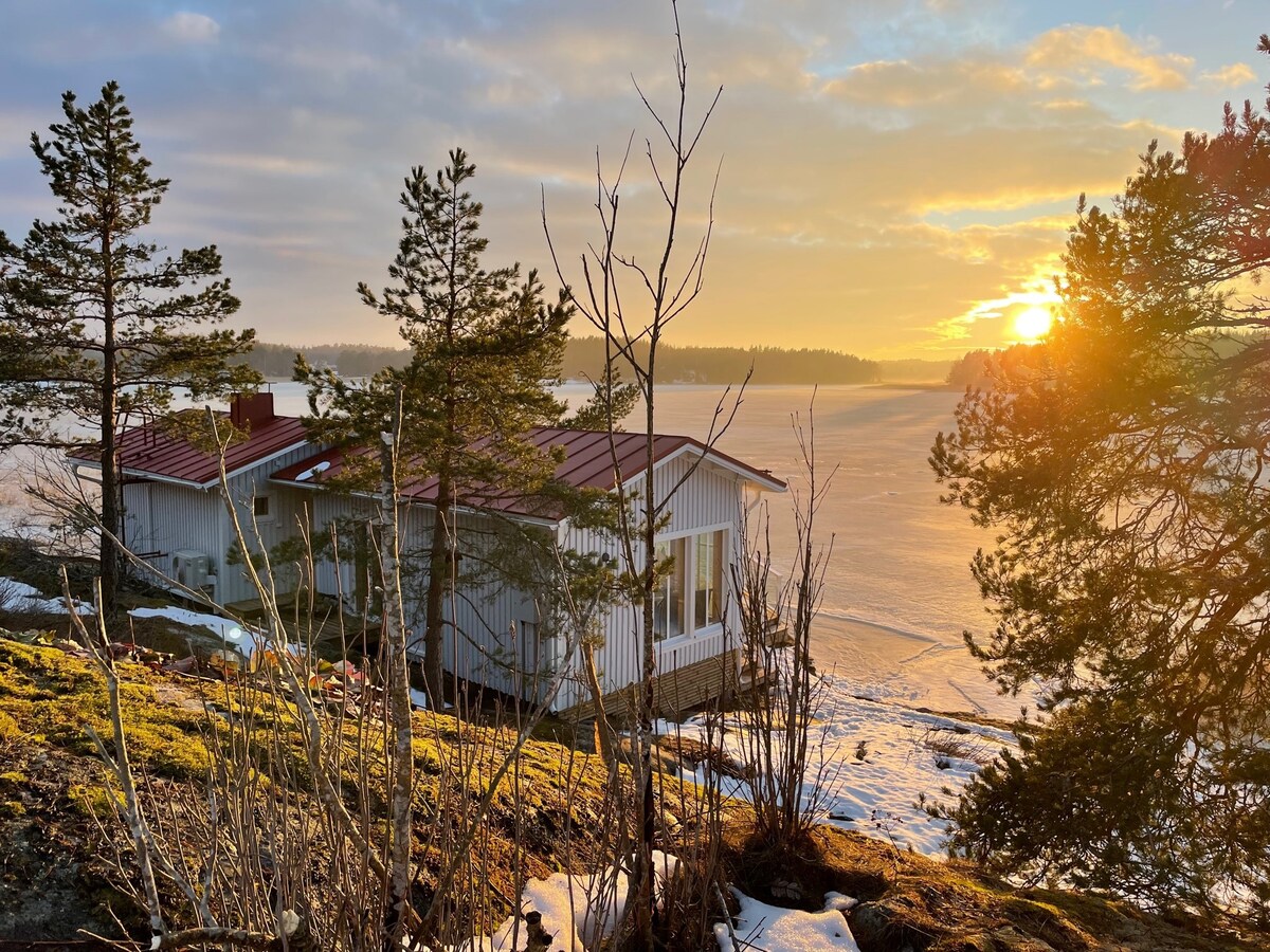 Seaside cabin with amazing sunset views