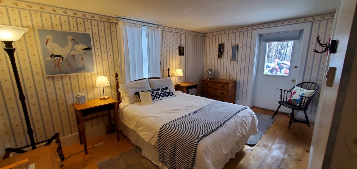 迷人的私人标准双人床蓝色客房，位于历史悠久的旅馆