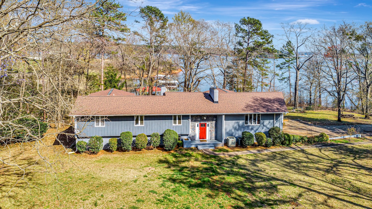 Gorgeous Home on Lake Hartwell & Covered Slip Dock