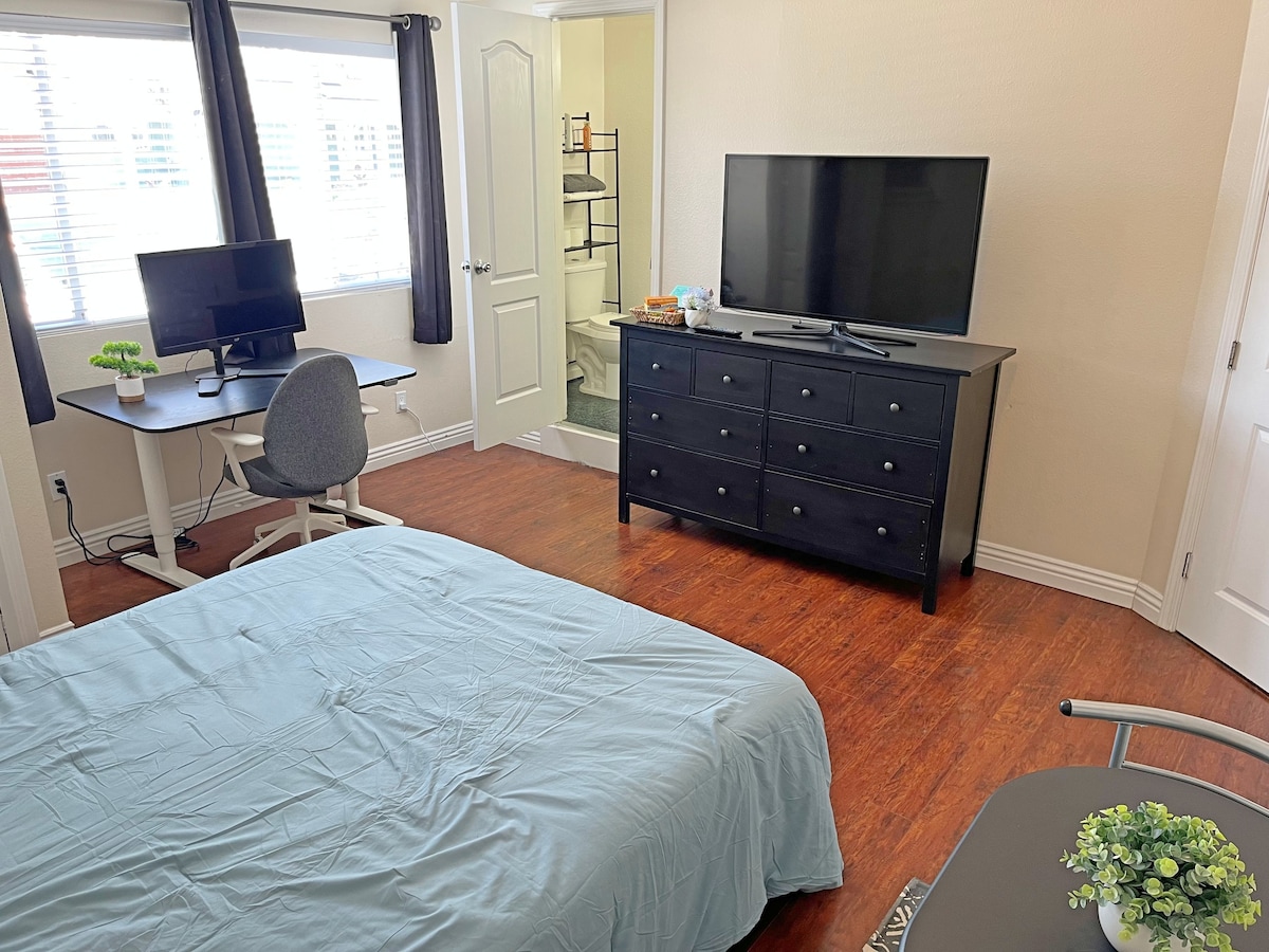 Private Studio w/ Private Bath w/ Convenience!