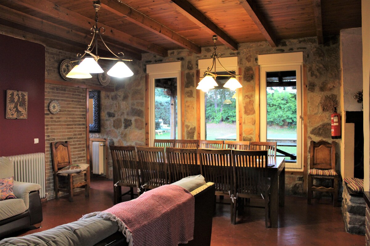 Casa Rural con jardín, barbacoa y piscina.