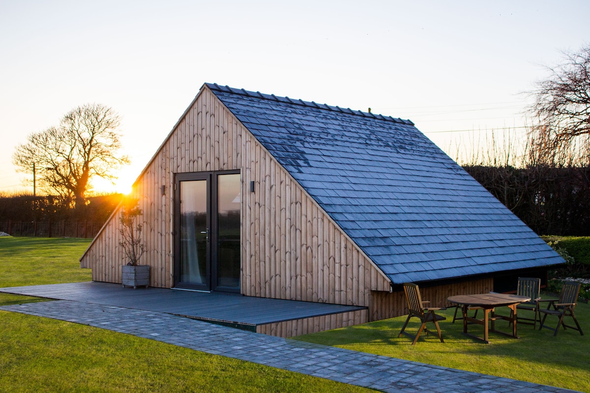 带羊驼、山羊和绵羊的Wren Lodge | Wren Farm