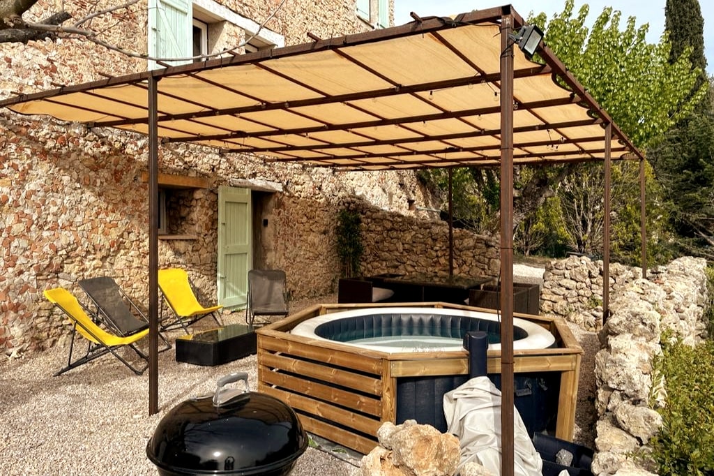 Appartement neuf avec jacuzzi privatif et piscine