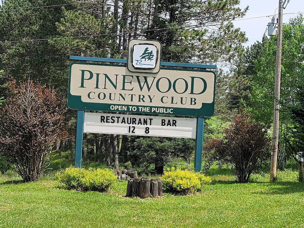 Pinewood Hole 16 -住宿和玩耍
