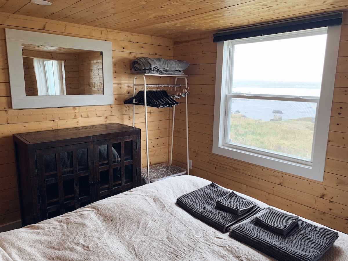 Hay Cove Cottages - Cozy Seaside Cabin