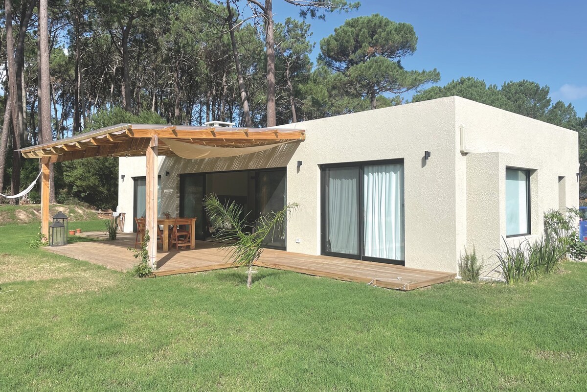 Hermosa casa entre el bosque y el mar