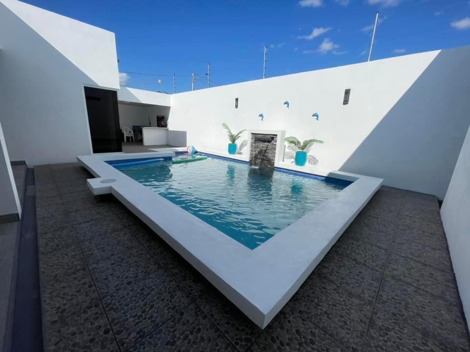 Luxury & Modern Home w/Pool