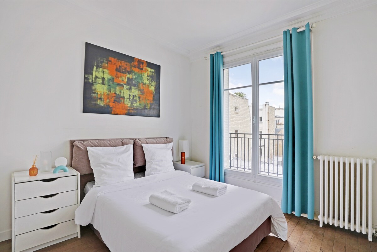 Beautiful flat w Balcony - Champs Elysées - PARIS
