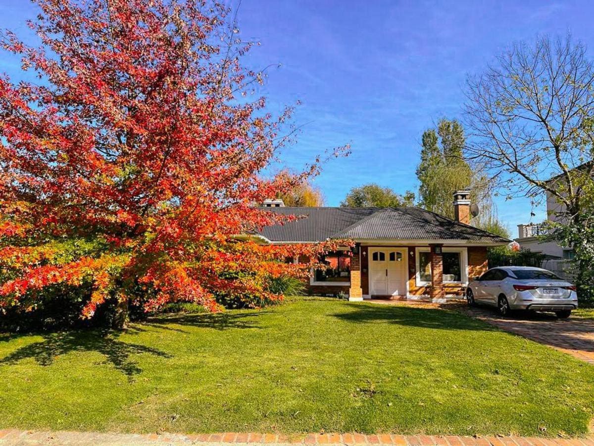 House with pool in exclusive golf country club