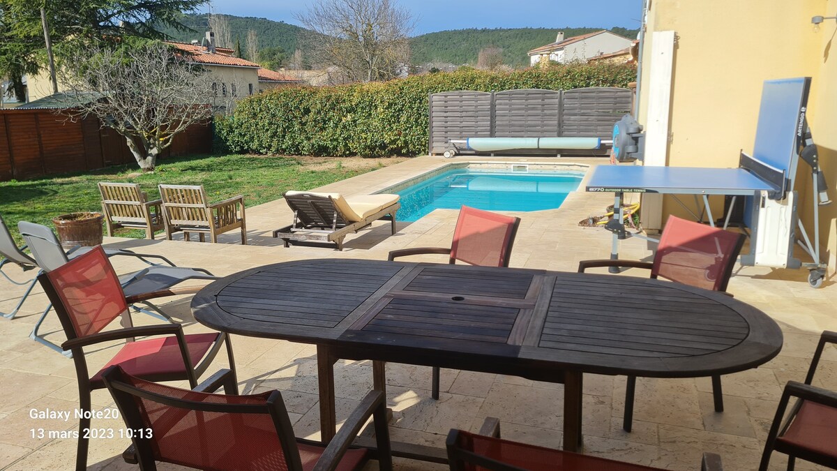 Villa avec piscine au calme, vue sur la Ste Baume