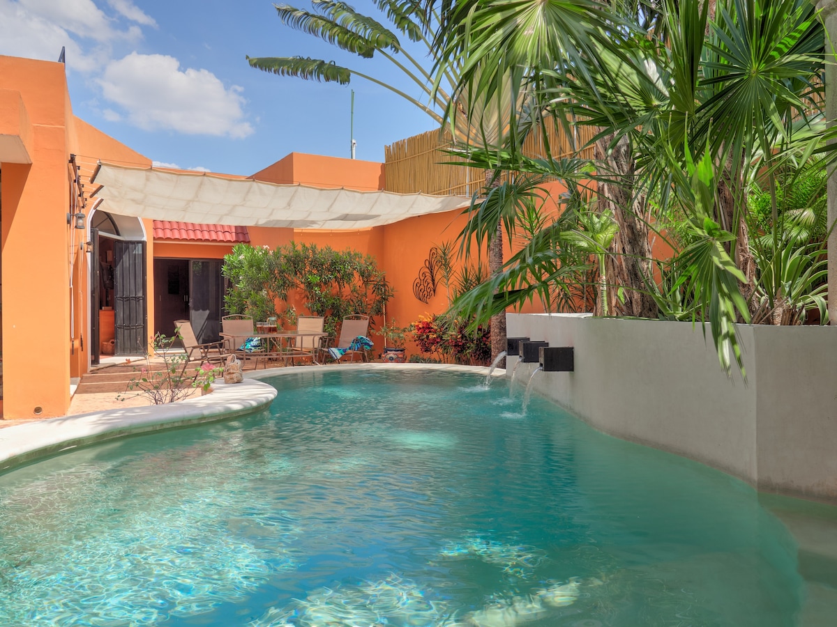 Casa Naranja in Santa Ana with gorgeous pool!