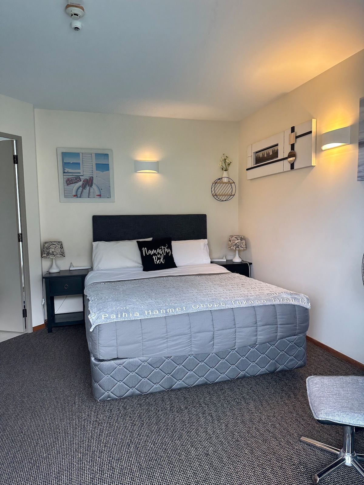 Studio 1 Queen Bed Stay to Cathedral Cove