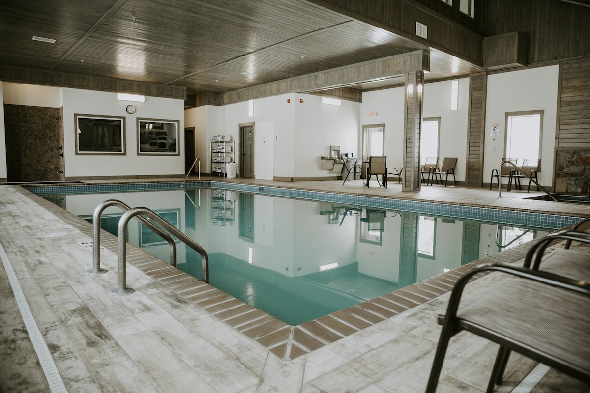 NEW 5-Bedroom Villa at Lake Darling Resort