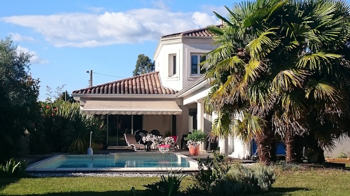 Architect's Villa in Bordeaux, Ocean & Vineyards