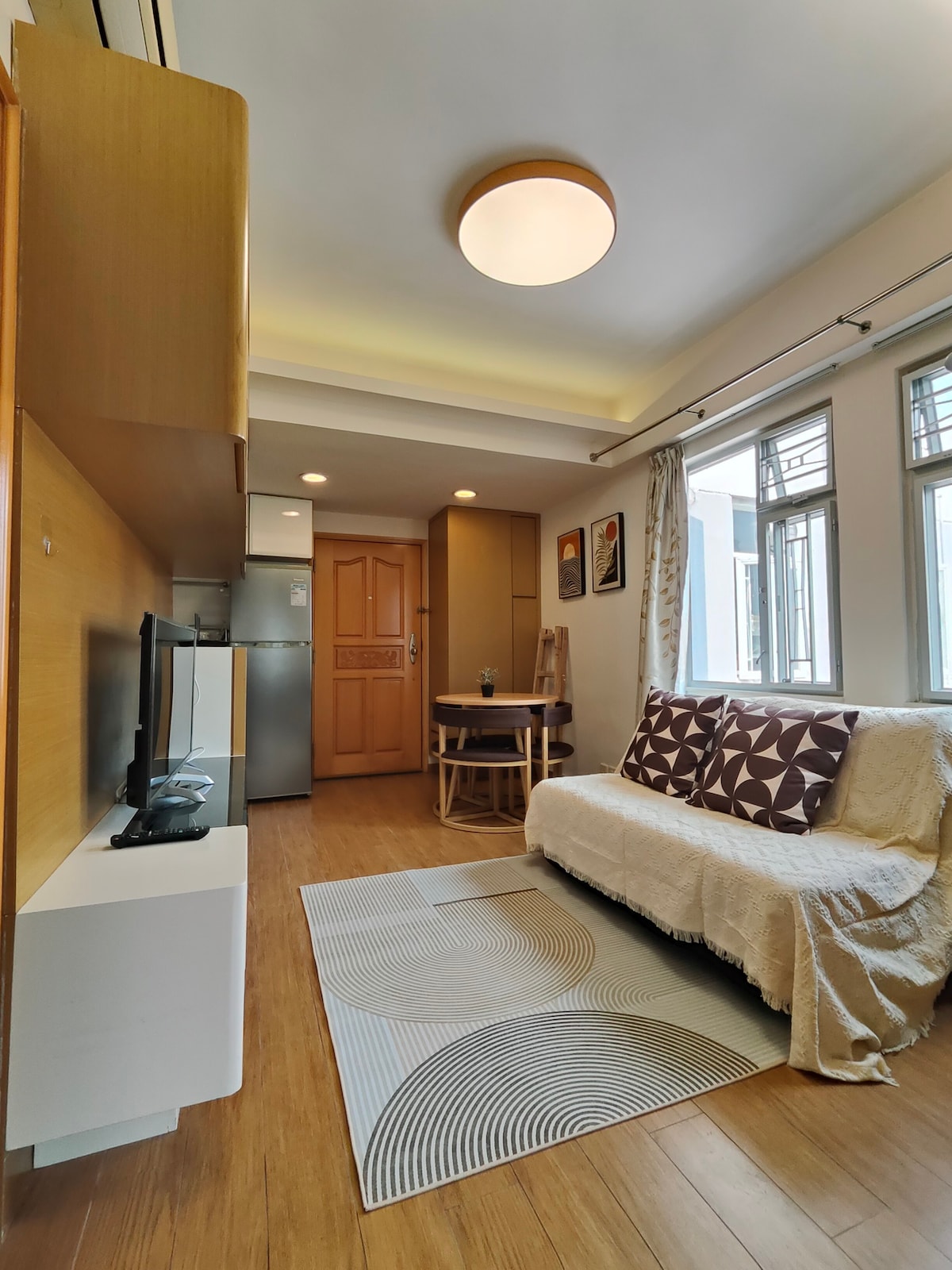 Spacious 3BR in heart of Kowloon Shopping & Sights