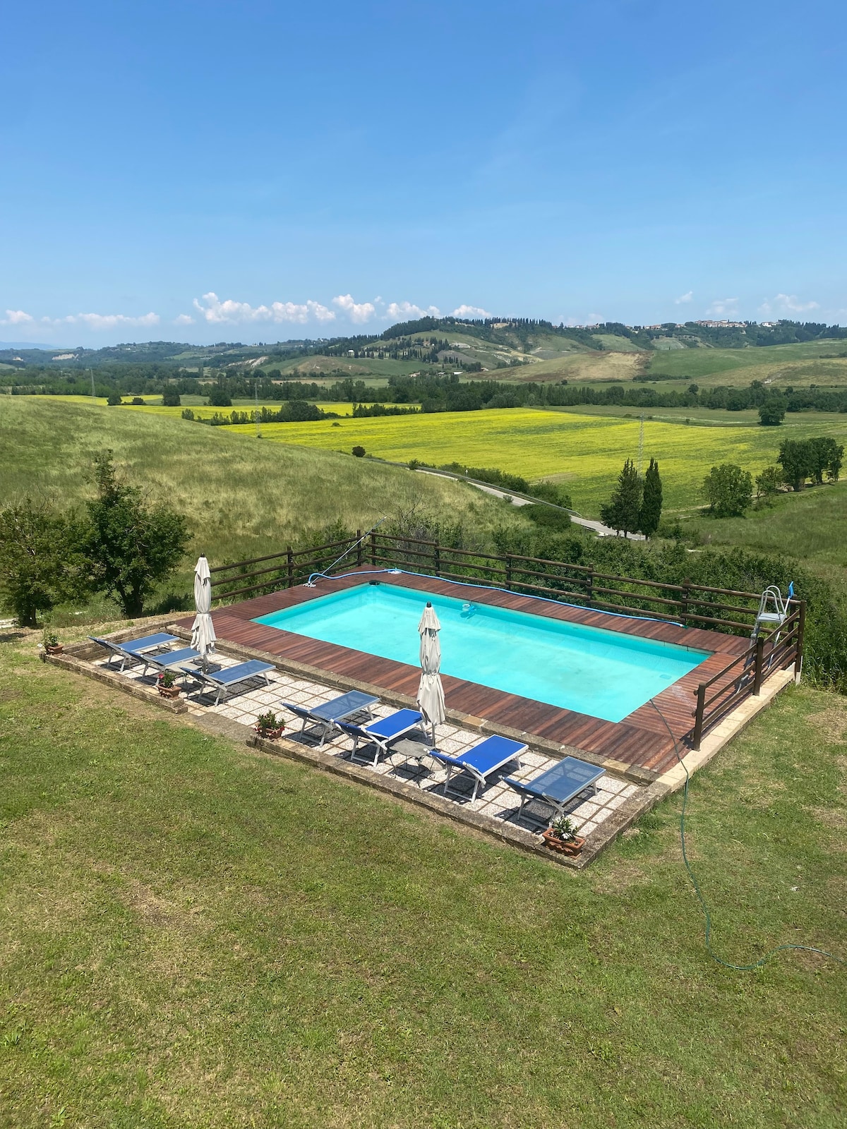 I Sorbi, Tuscany, spacious private villa with pool