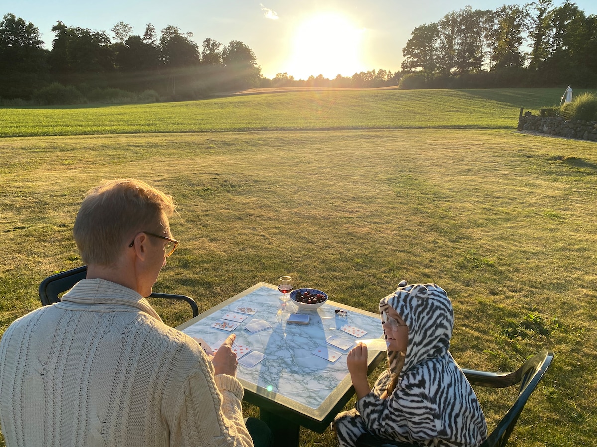 Mysigt naturnära boende på gård