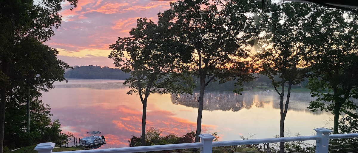 Beautiful Lakehouse - Sleeps 8 - Large Deck