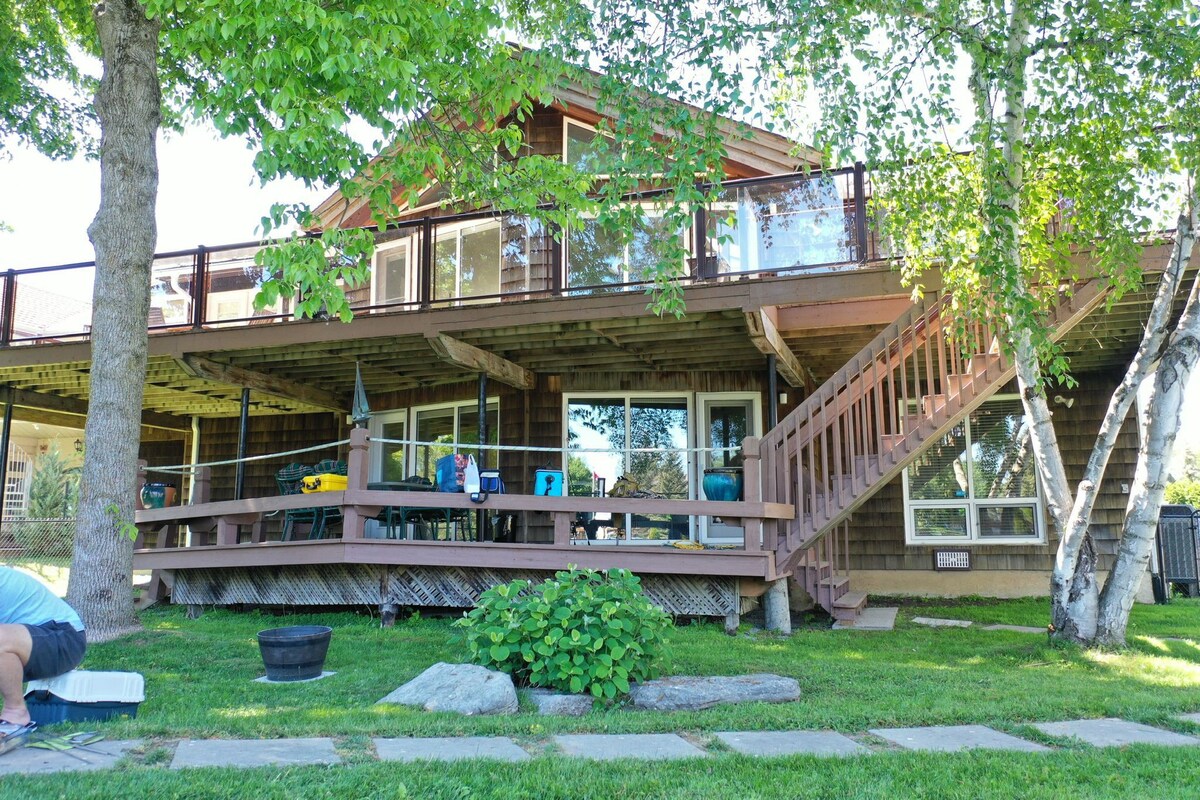 Waterfront Cottage 4 Bedroom with Outdoor dining