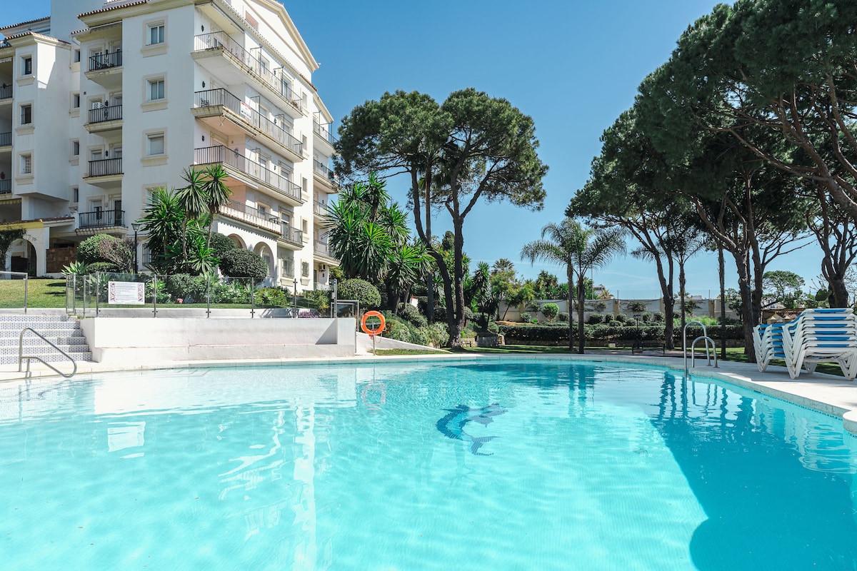 Breathtaking Beachfront. Puerto Banús. Sea View.