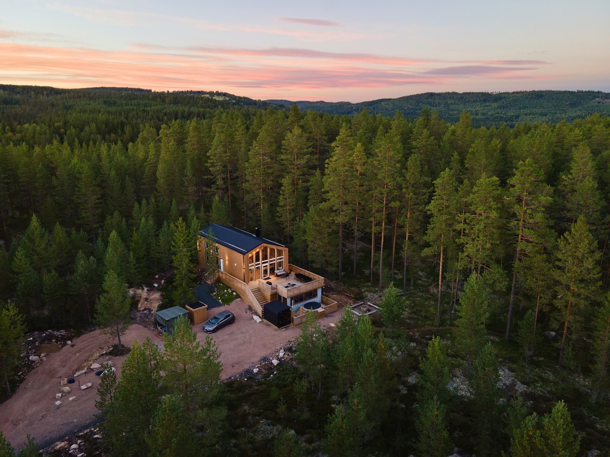 Skogsslottet-Private Sauna and Hot Tub!