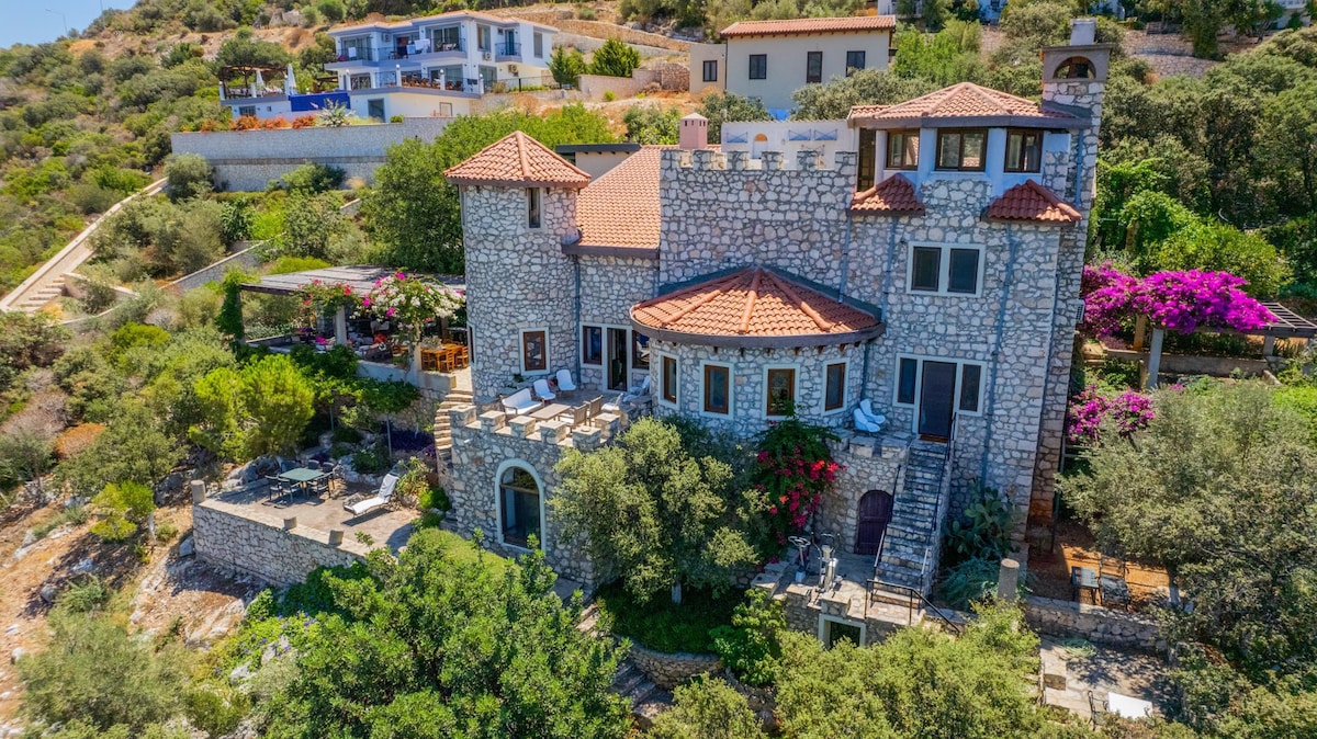 Charming Castle Villa in Kaş/Yarimada