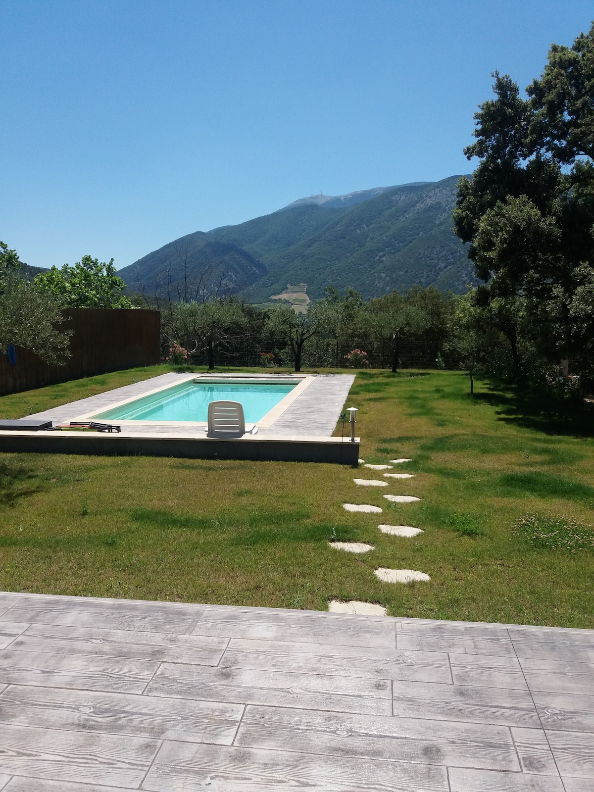 Maison avec piscine et vue sur le Mont Ventoux