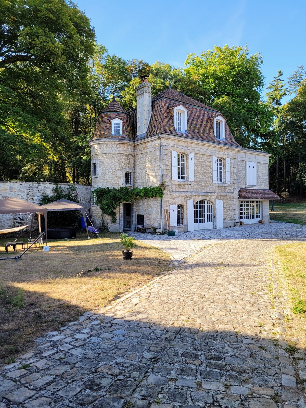 Le  Manoir de Presles 5 km de la ville de Laon