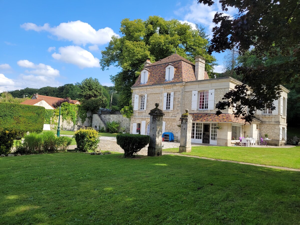 Le  Manoir de Presles 5 km de la ville de Laon