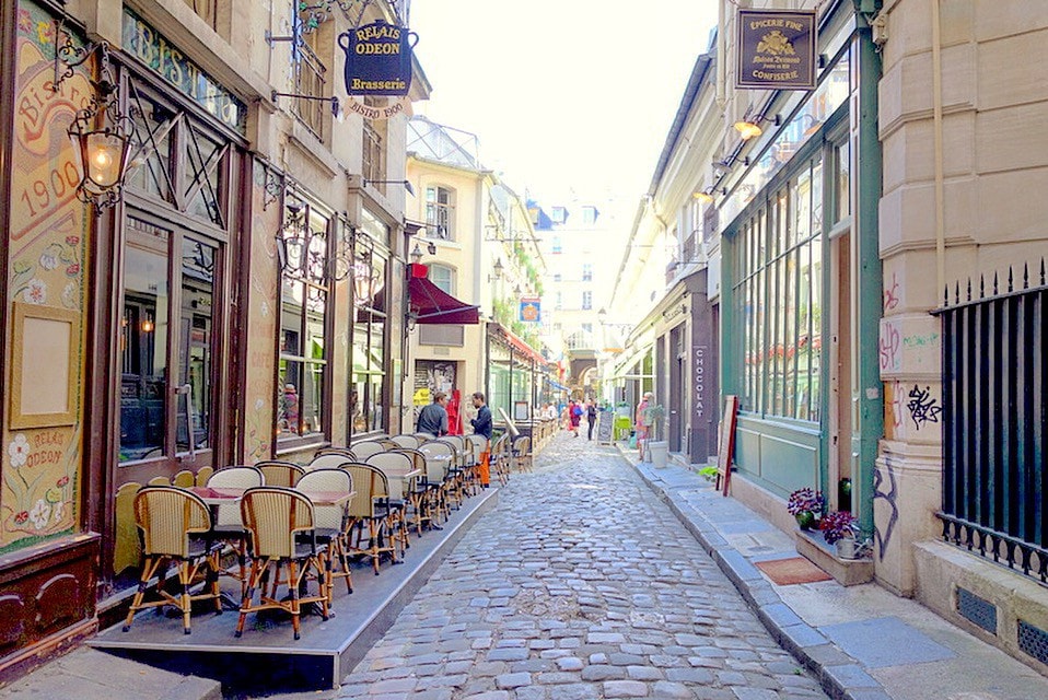 The Real Parisian Life - Studio