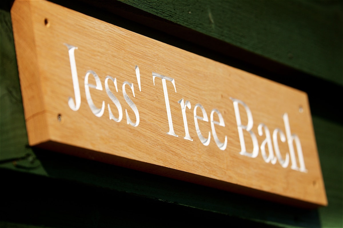 Jess' Tree Bach Winchcombe Farm
