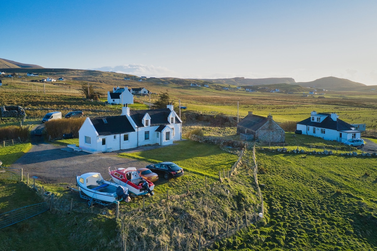 Trodaidh View - Double bedroom with sea view