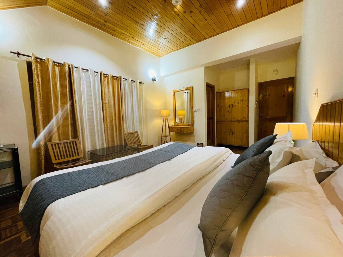 Luxury 5 Bedroom in wooden cottage