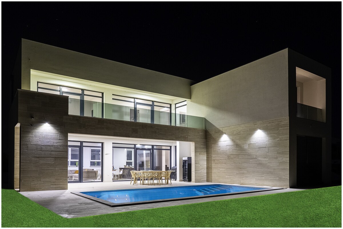 Big new luxury estate with pool
