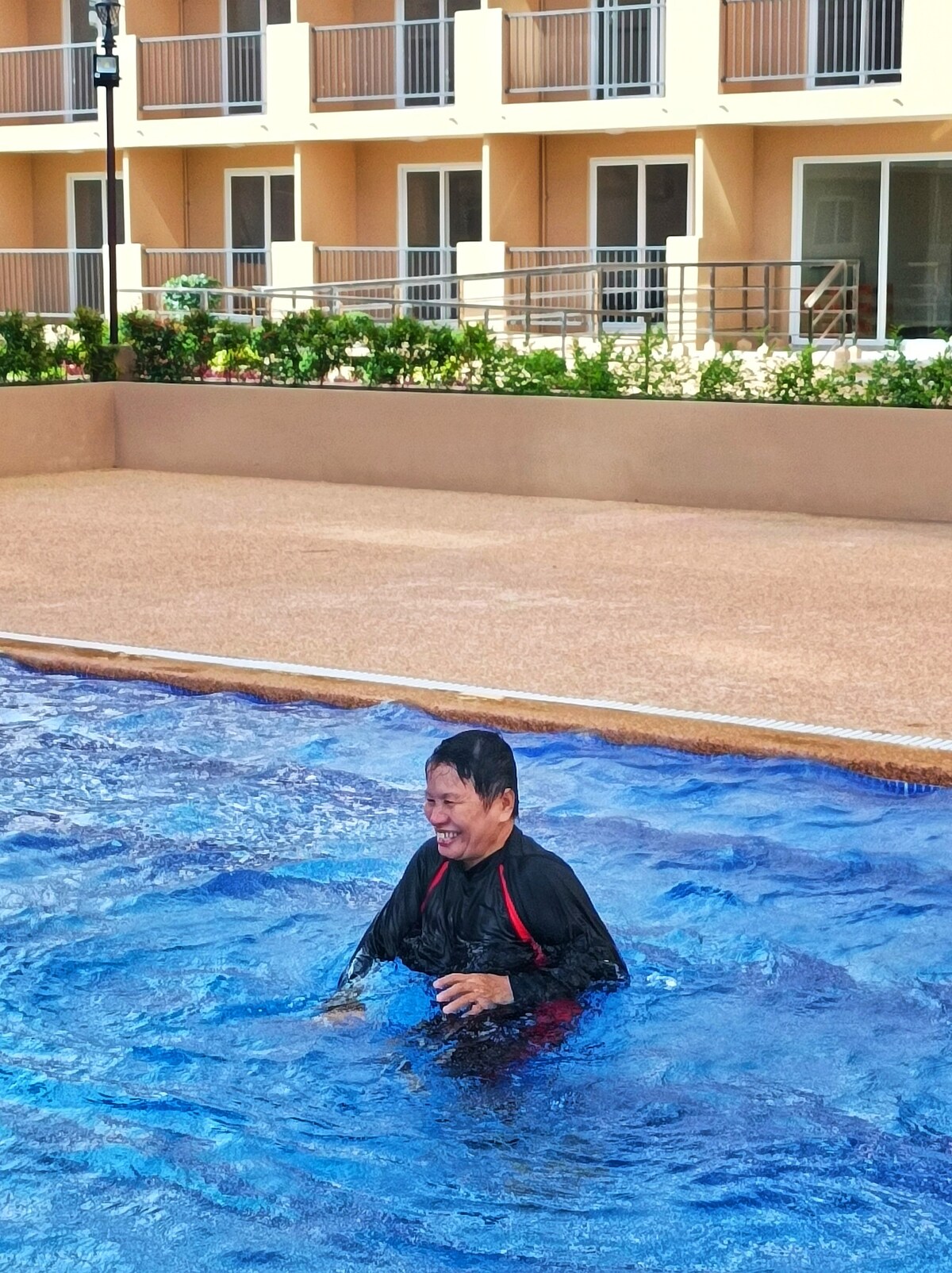 靠近机场和购物中心，带大泳池+ Netflix + CCLEX景观