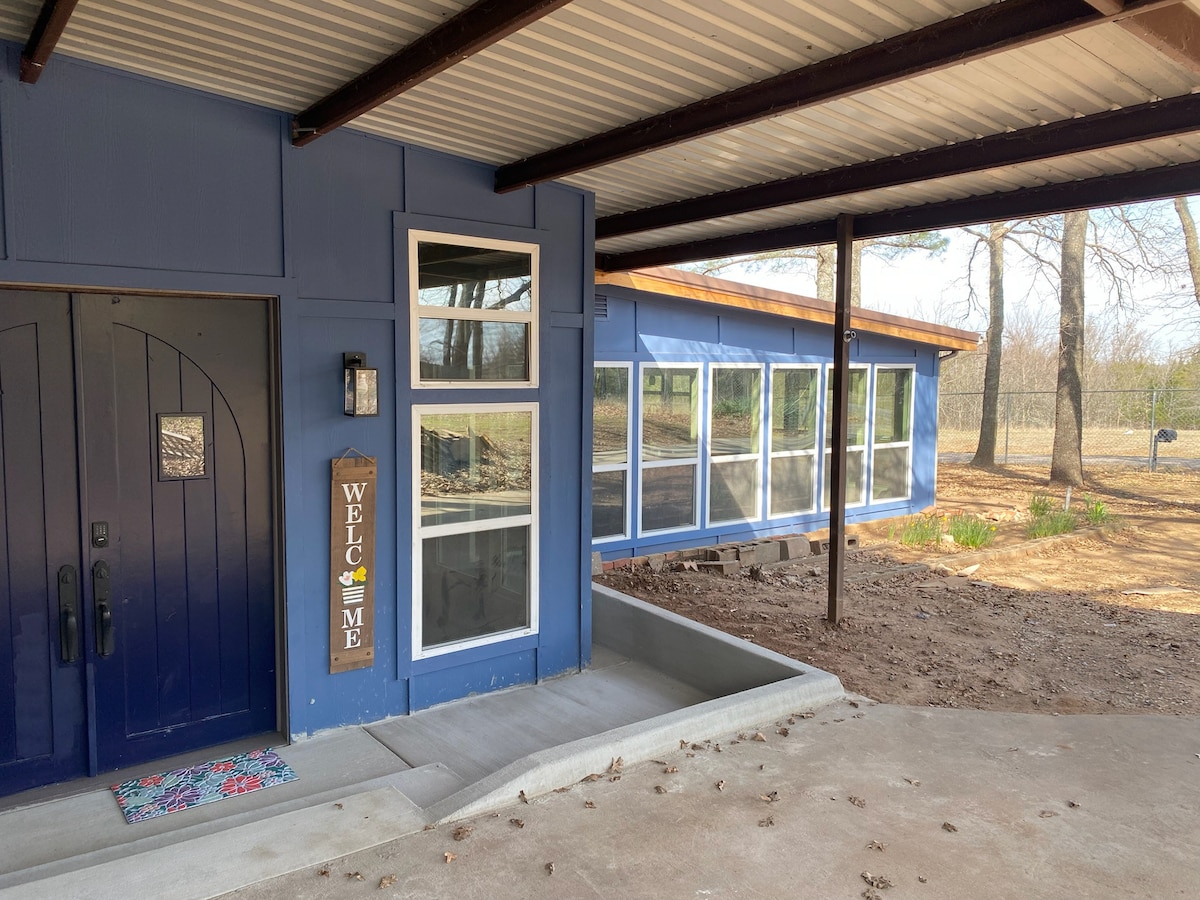 Luxurious Lake Texoma modern house, huge backyard