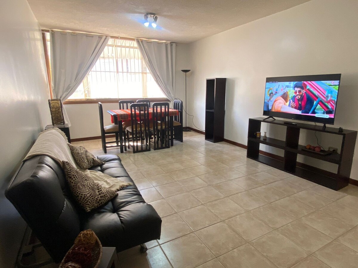 Amplia habitación privada en zona tranquila