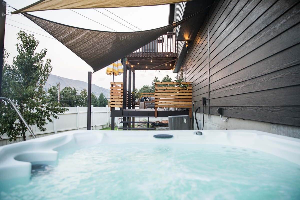 PingPong+hot tub, central to everything! Sleeps 10